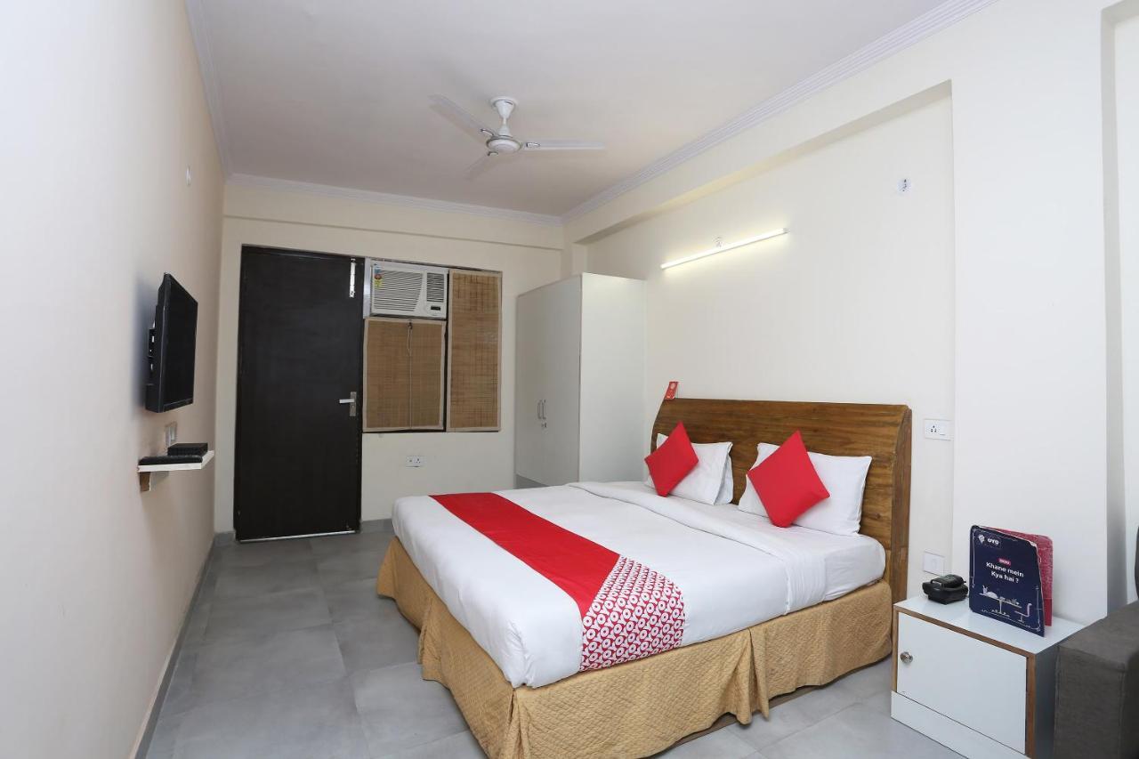 Oyo 28670 Hotel Dev Palace Gurgáon Kültér fotó