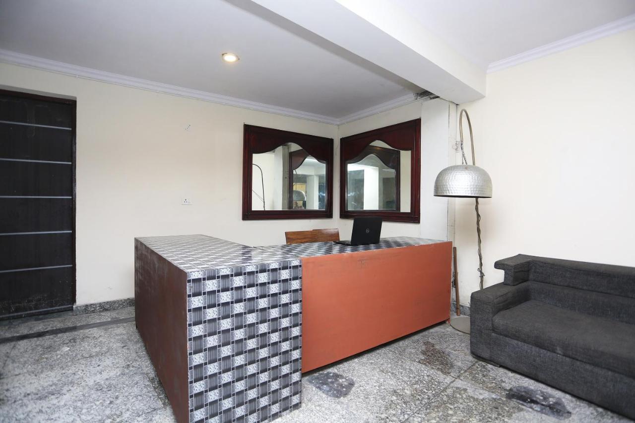Oyo 28670 Hotel Dev Palace Gurgáon Kültér fotó