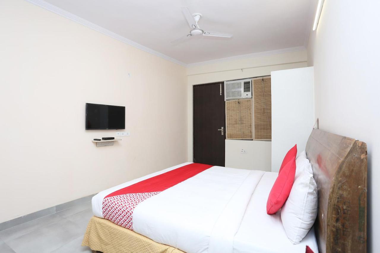 Oyo 28670 Hotel Dev Palace Gurgáon Kültér fotó