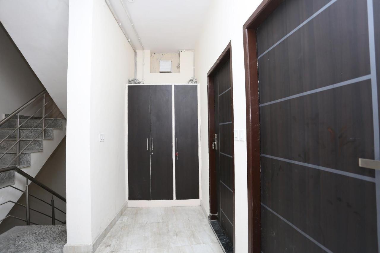 Oyo 28670 Hotel Dev Palace Gurgáon Kültér fotó