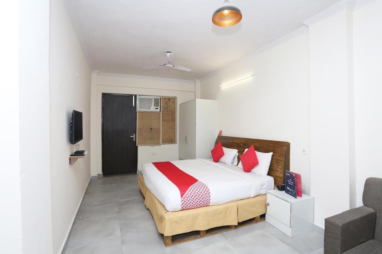 Oyo 28670 Hotel Dev Palace Gurgáon Kültér fotó