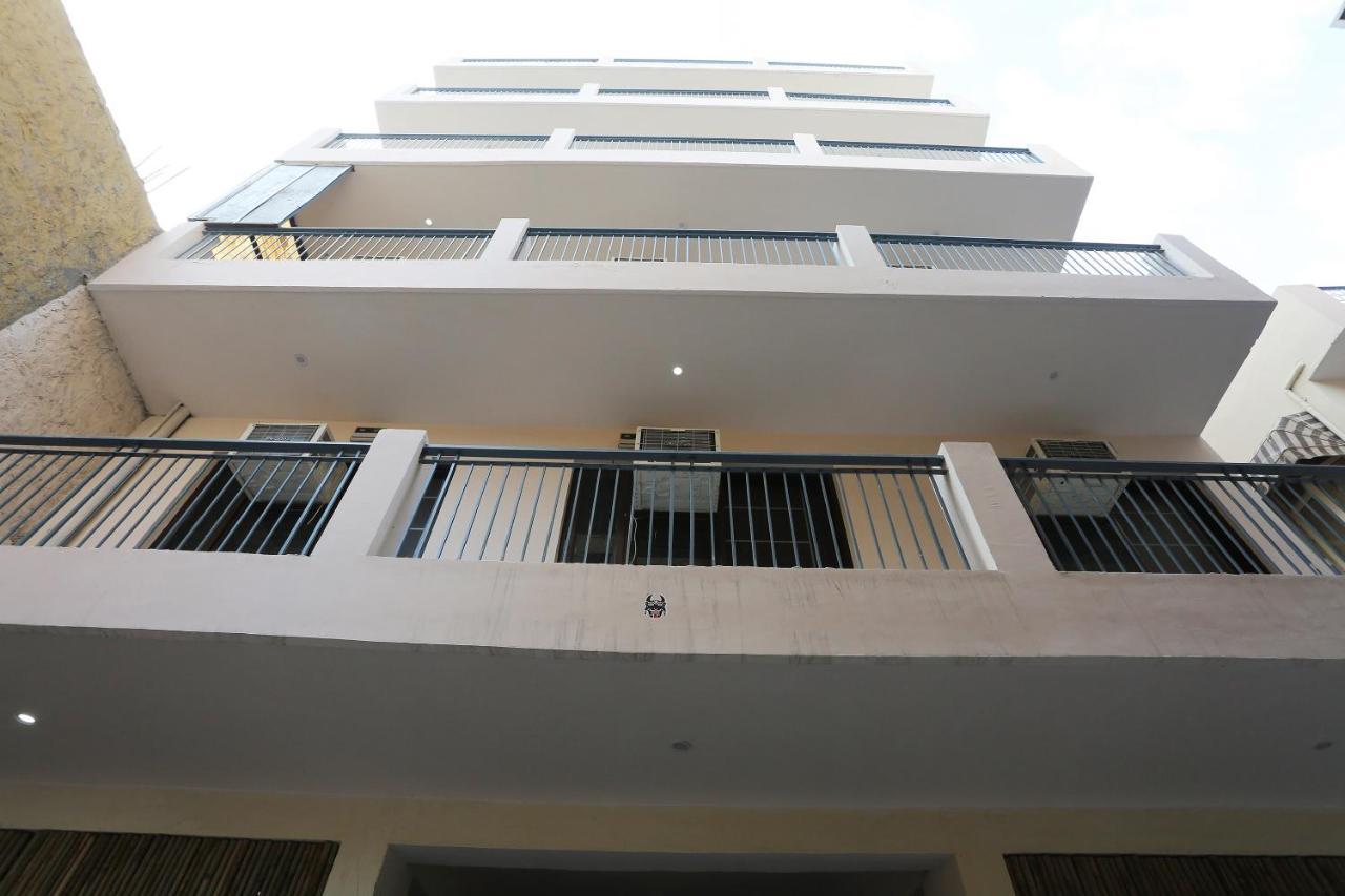 Oyo 28670 Hotel Dev Palace Gurgáon Kültér fotó
