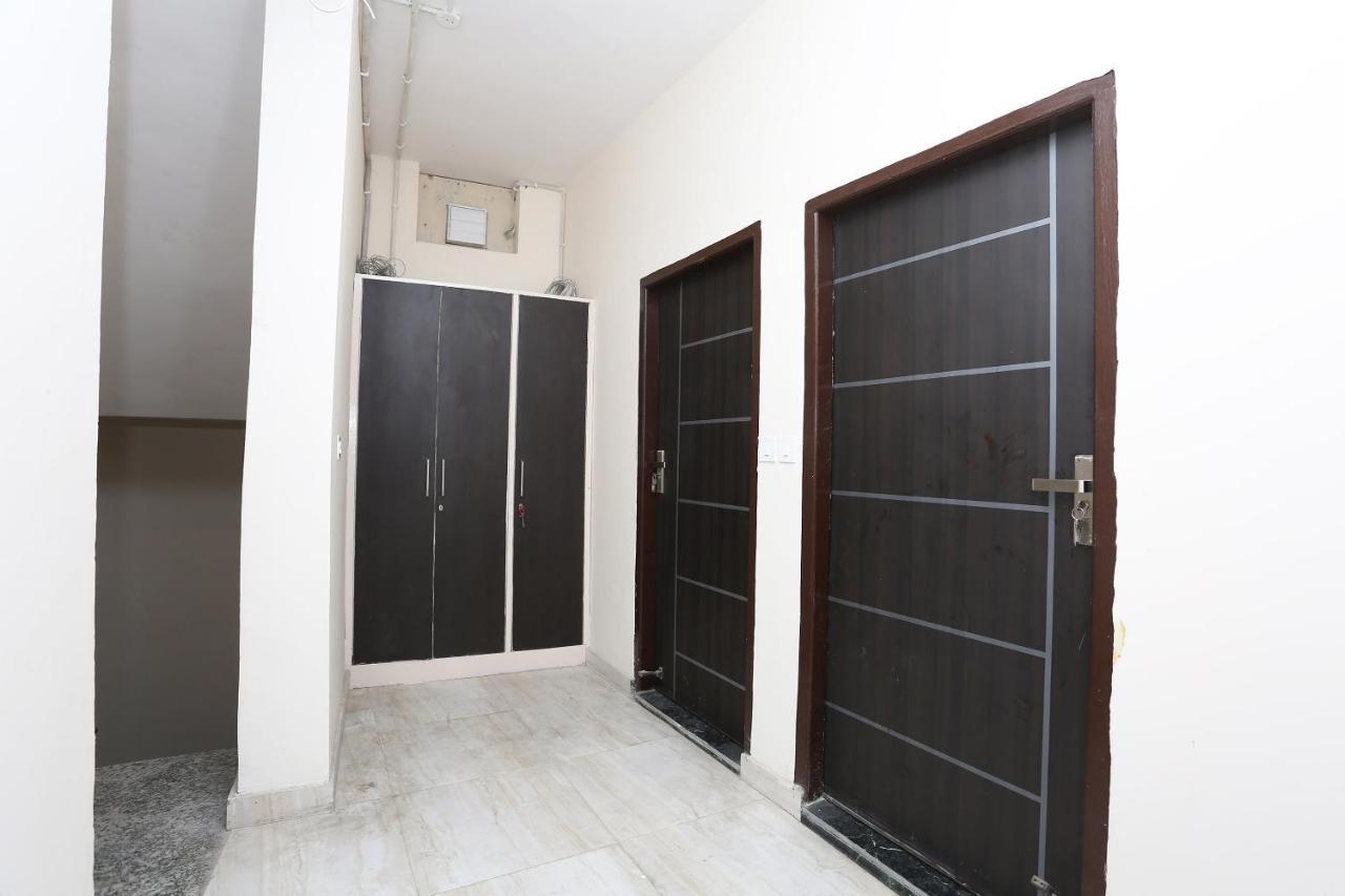 Oyo 28670 Hotel Dev Palace Gurgáon Kültér fotó
