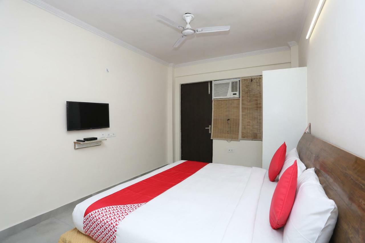 Oyo 28670 Hotel Dev Palace Gurgáon Kültér fotó