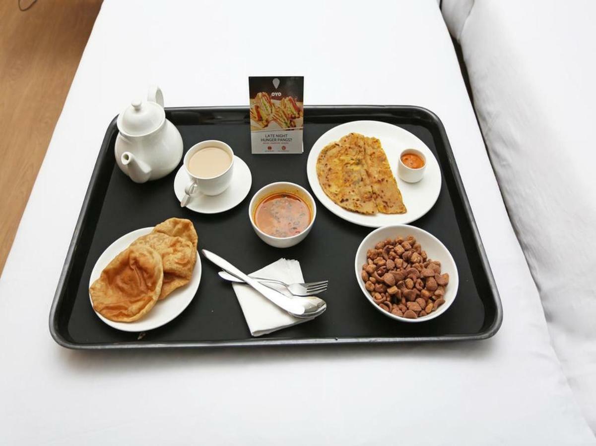 Oyo 28670 Hotel Dev Palace Gurgáon Kültér fotó